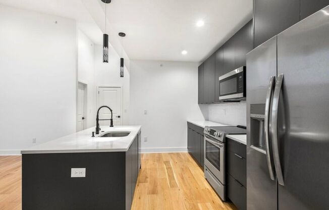 Stylish 2-Bed, 2-Bath Condo with Private Roof Deck in Passyunk Square