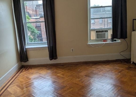 241 W Newton St