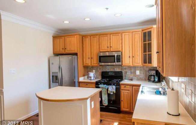 Beautiful 3 BR, 2 FB+2HB townhouse in King Farm area. 2 car garage