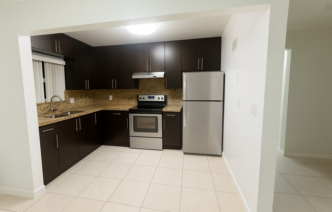 314 S Luna Ct Hollywood, FL 33021