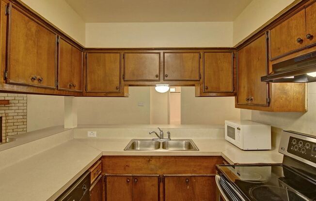 11401 Woodway Creek - 3/Bed 2/Bath - $1,695/month
