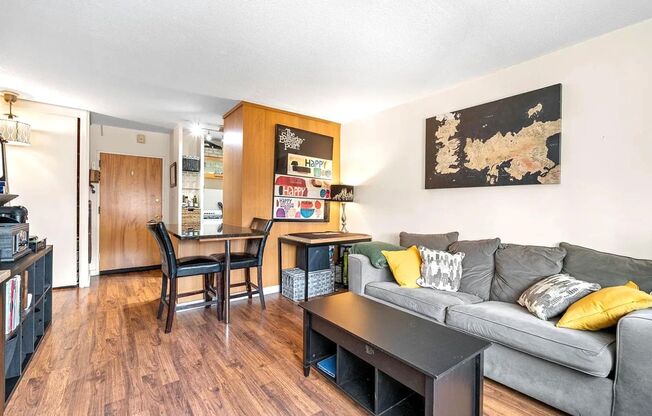 Luxurious 1-Bedroom Condo at RiverWest Condominiums! Available mid-November!