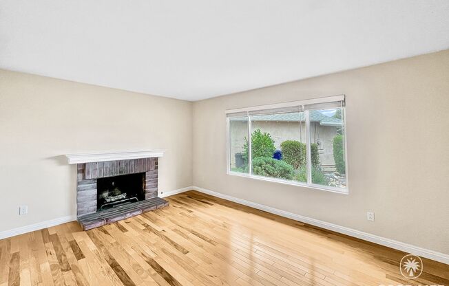 Beautiful 3 Bedroom/ 2 Bathroom Home Located In Mira Mesa