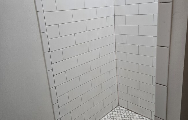 4 beds, 2 baths, $4,900, Unit 101