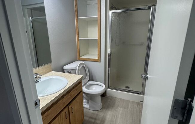 2 beds, 1 bath, 763 sqft, $1,250, Unit 2424-04