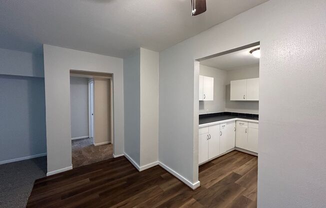 2 beds, 1 bath, $895, Unit MA9133