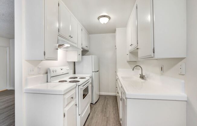 824 Maple St in Ocean Park neighborhood in Santa Monica!  Walk to Main St and the beach.
