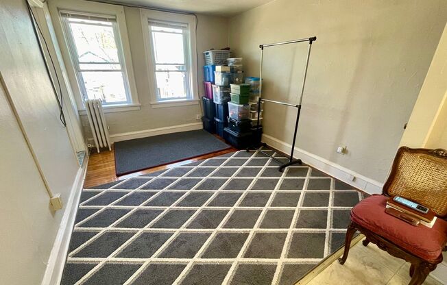 Studio, 1 bath, $725, Unit 28