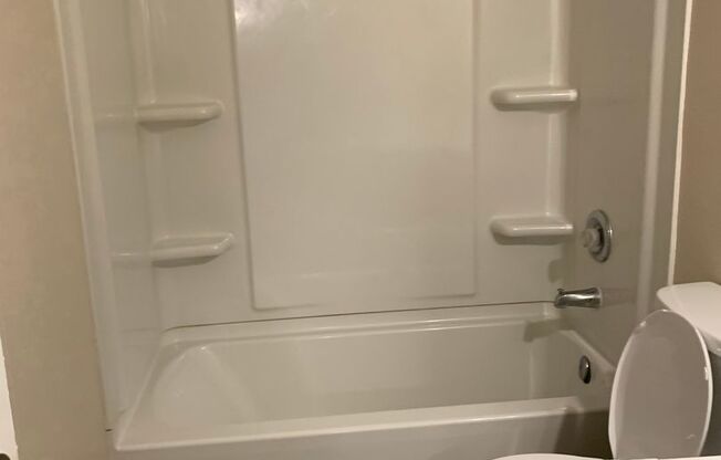 2 beds, 1 bath, 830 sqft, $1,450