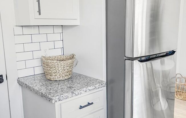 2 beds, 1 bath, 800 sqft, $1,200, Unit 5