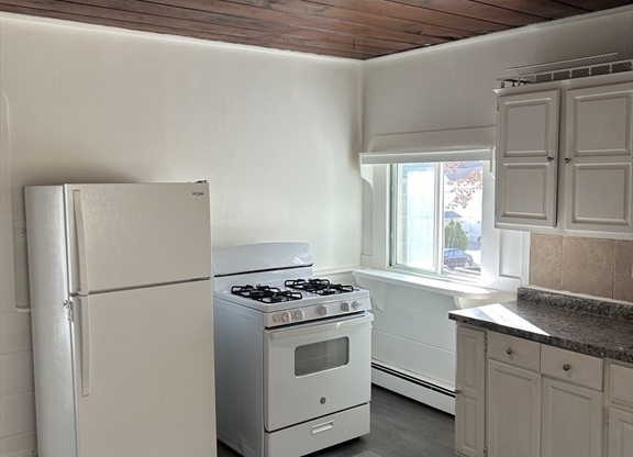 3 beds, 1 bath, $2,300, Unit 1