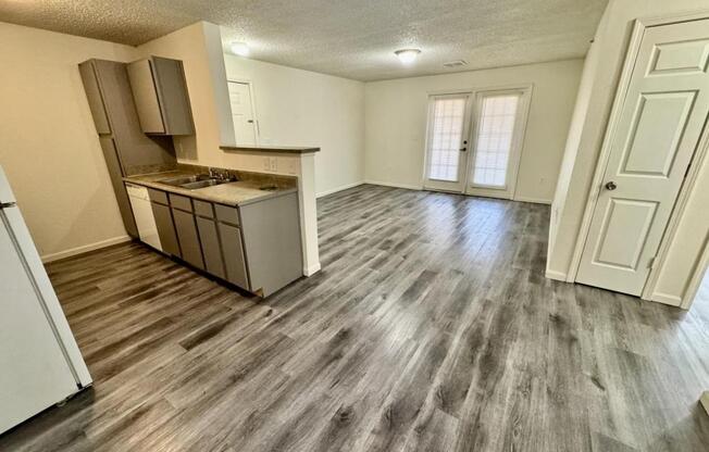 3 beds, 2 baths, 1,094 sqft, $1,030