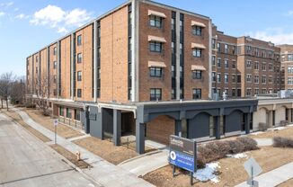 FALL SPECIAL - First Months Rent! FREE!  Spacious 2 bedroom 2 bath Modern apartment next to Menominee Park