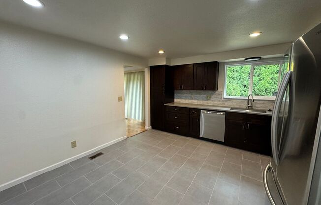 Keizer, 3 Bed, 2 Bath, Single Family Home, Fully Fenced, AVAILABLE NOW!