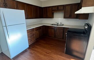 2 beds, 1 bath, $850, Unit 4