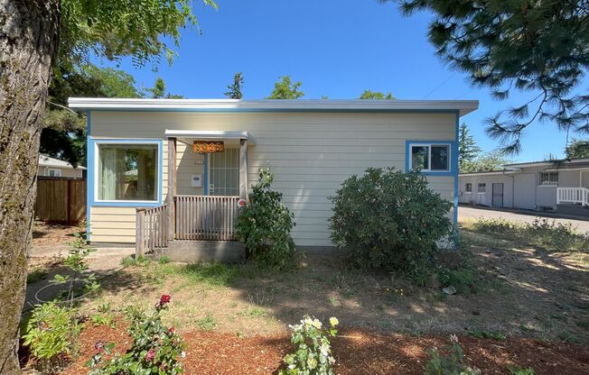 Charming Woodstock 3 Bed 1 bath Ranch House w/ a large yard, storage & Washer and Dryer!