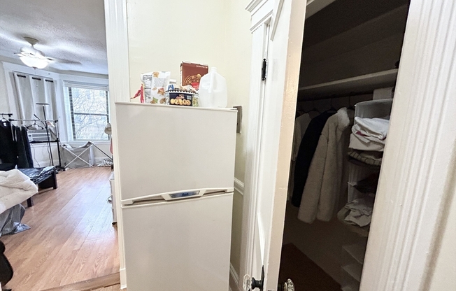 Studio, 1 bath, $2,500, Unit 25