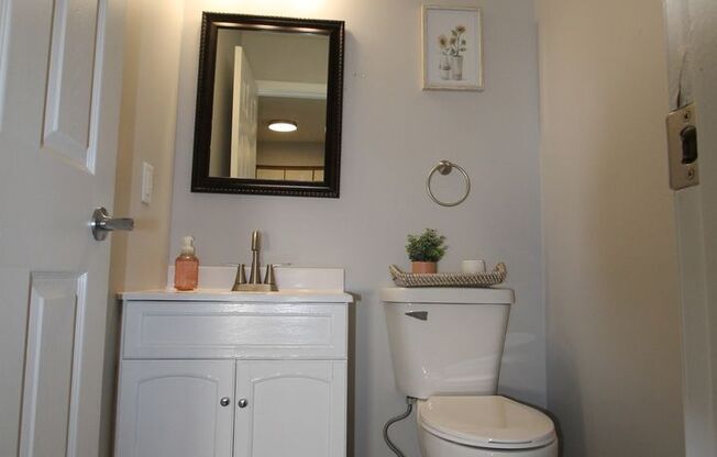 3 beds, 1.5 baths, 1,050 sqft, $1,395, Unit B-4