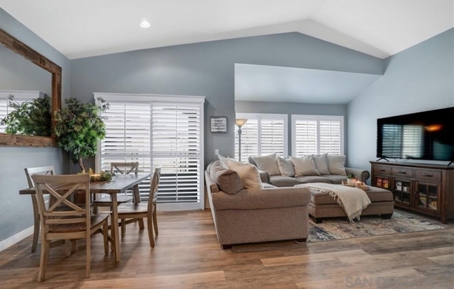 1138 DE LEON DR