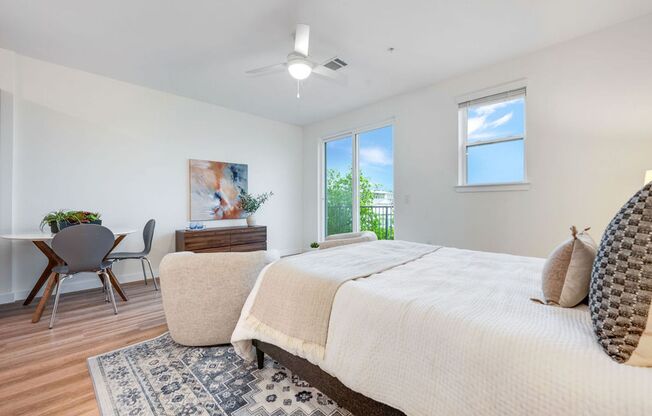 Studio, 1 bath, 608 sqft, $1,375