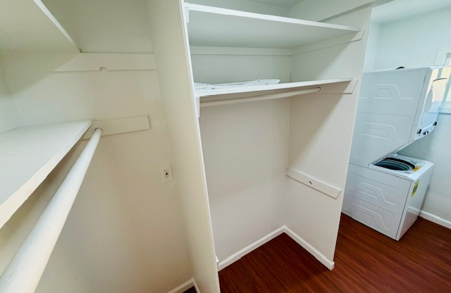 300th Block E Emerson Street