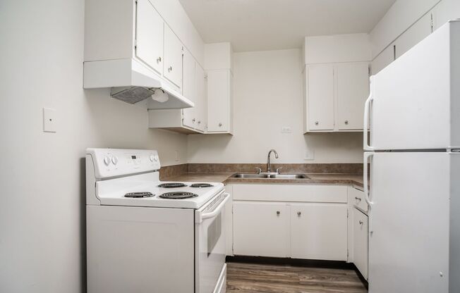 2 beds, 1 bath, 728 sqft, $1,400, Unit 825-29