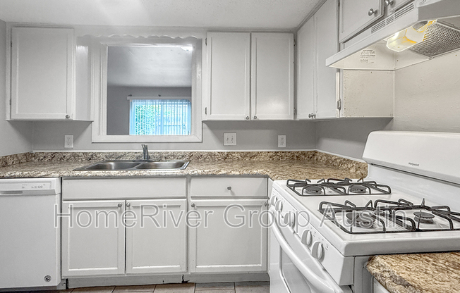 1911 Hearthstone Dr