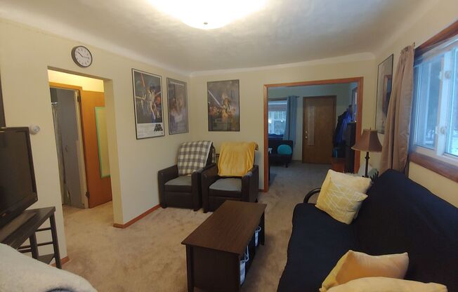 2 beds, 1 bath, $1,400