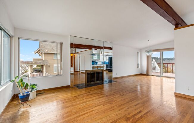 Lower Kennydale - Renton 4-bedroom 2.5 bath.