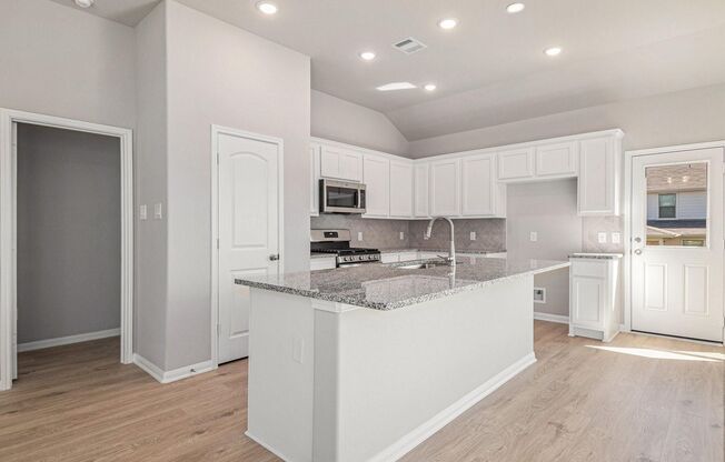 NEVER LIVED IN Spacious 4 Bedroom In Clear View Estates