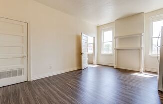 2 beds, 1 bath, $1,100, Unit Apt 2