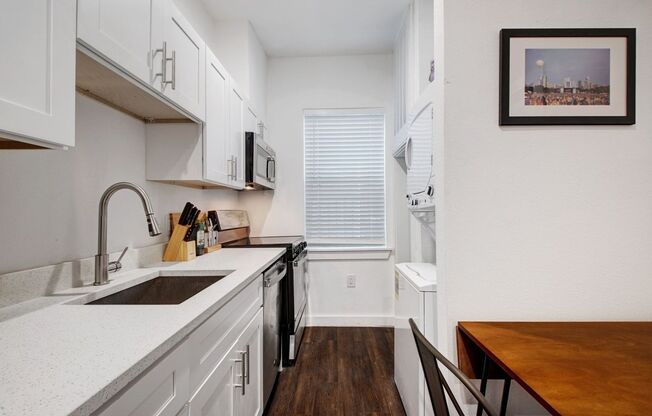 1 bed, 1 bath, 519 sqft, $1,100, Unit 402