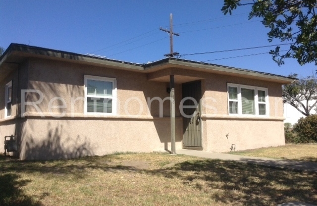 Clairemont / Pacific Beach- 2758 Hornblend Street- Corner Lot, Convenient Freeway Access!