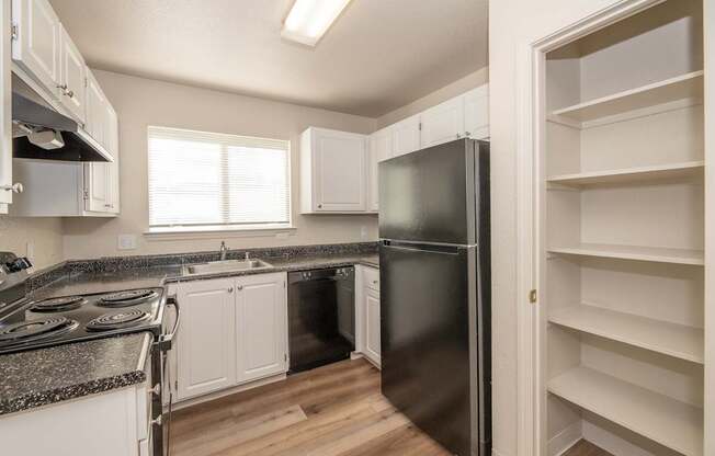 Autumn Oaks vacant Canyon II kitchen