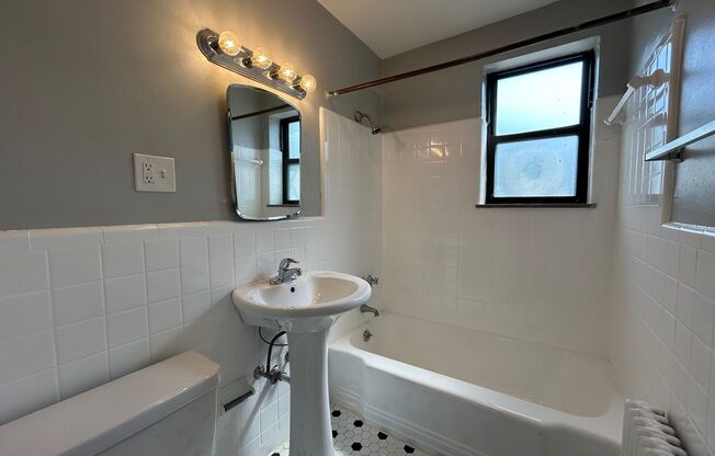 2 beds, 1 bath, 800 sqft, $1,720, Unit 6230 Fifth Ave. #320D