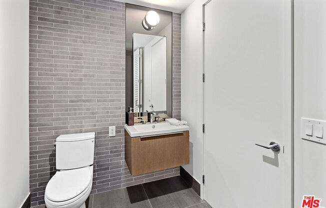 2 beds, 3 baths, 1,610 sqft, $5,950, Unit 2506