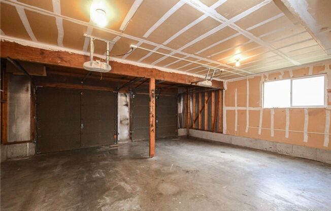 5 beds, 3 baths, $3,900