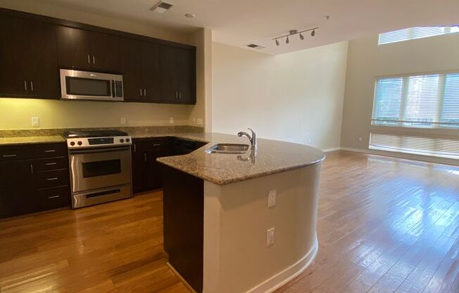 Luxury Condo 2 BED 2 BA at Dublin Elan - Walk to Bart.