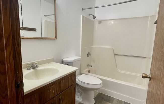 2 beds, 1 bath, 800 sqft, $1,250, Unit 1928-C