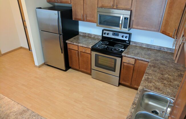 3 beds, 2 baths, 1,170 sqft, $1,380, Unit 5160-311