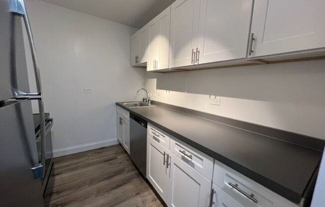 2 beds, 1 bath, 1,100 sqft, $1,995, Unit 0701