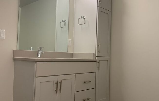 2 beds, 1 bath, 991 sqft, $2,350, Unit 415