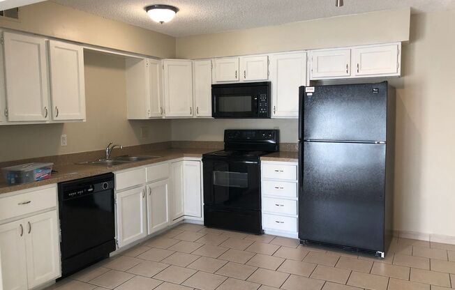 2 beds, 1 bath, 870 sqft, $1,225, Unit 5708304