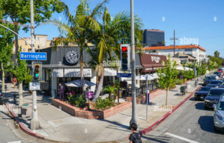 922 S BARRINGTON AVE