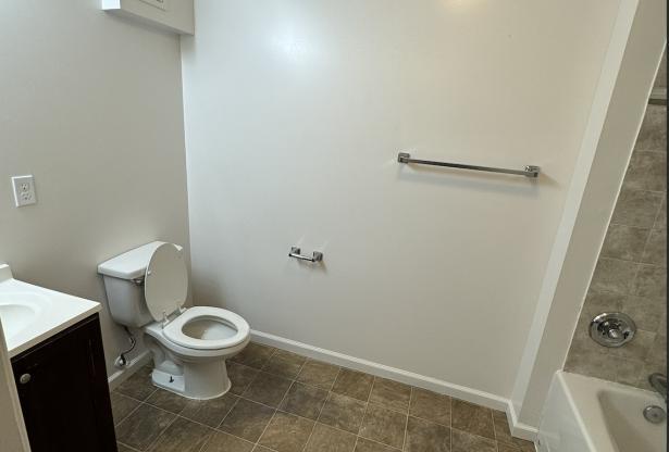 3 beds, 2 baths, 950 sqft, $1,200