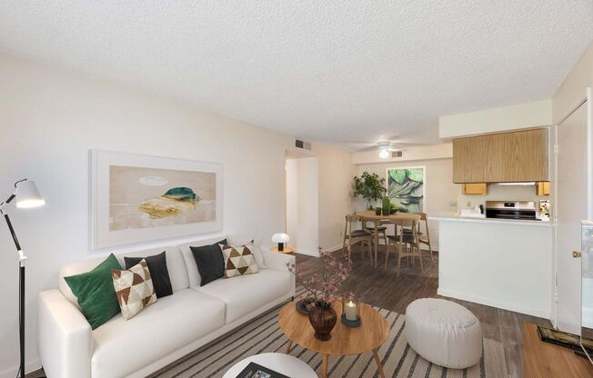 1 bed, 1 bath, 618 sqft, $949, Unit 214