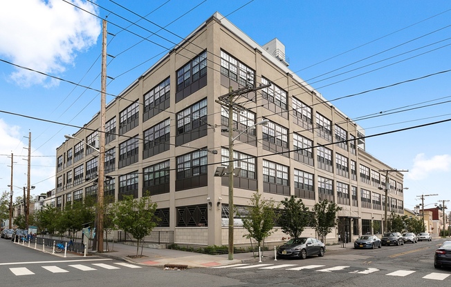 2 beds, 2 baths, 820 sqft, $3,195, Unit 4R