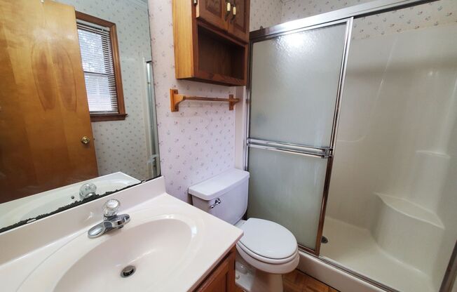 3 beds, 2 baths, $1,600