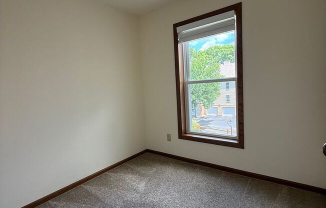 2 beds, 1 bath, 1,050 sqft, $1,600, Unit 7722CH