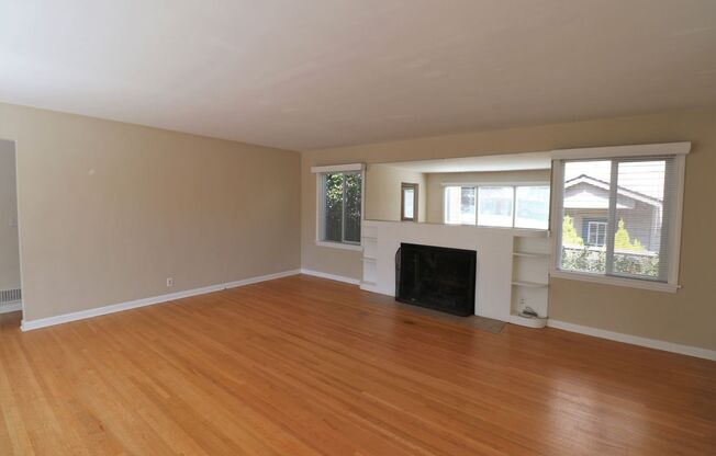 2 Bedroom 1 Bathroom House in Wedgwood!